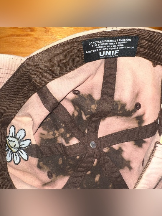 UNIF Bleached Smiley Daisy Hat main image 5
